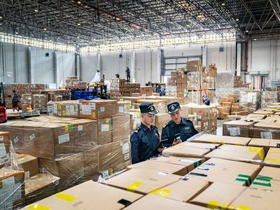 机场海关便利措施助力电子产品进出口快速通关